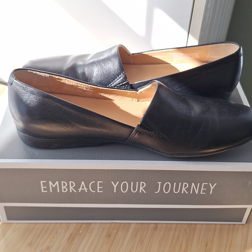 Dansko Larisa flat milled leather Black size 39 (US 9)